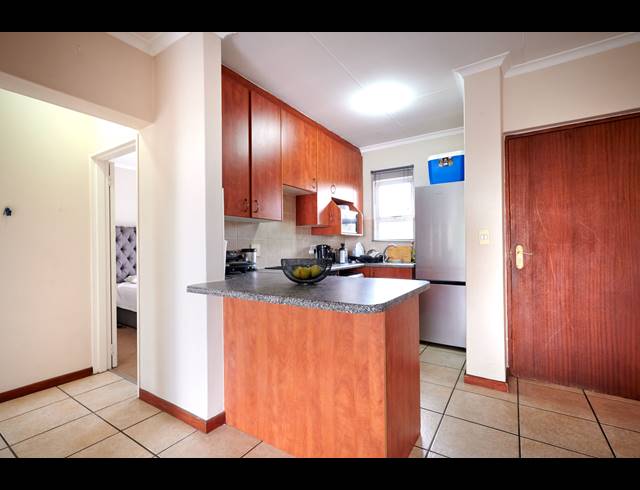 2 BEDROOM APARTMENT FOR SALE IN SUNNINGHILL